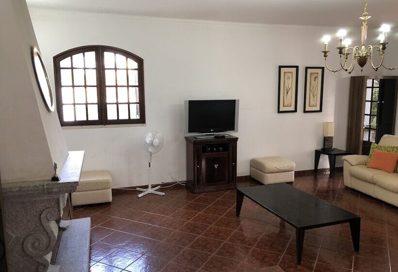 Aroeira’s Paradise Villa With Pool