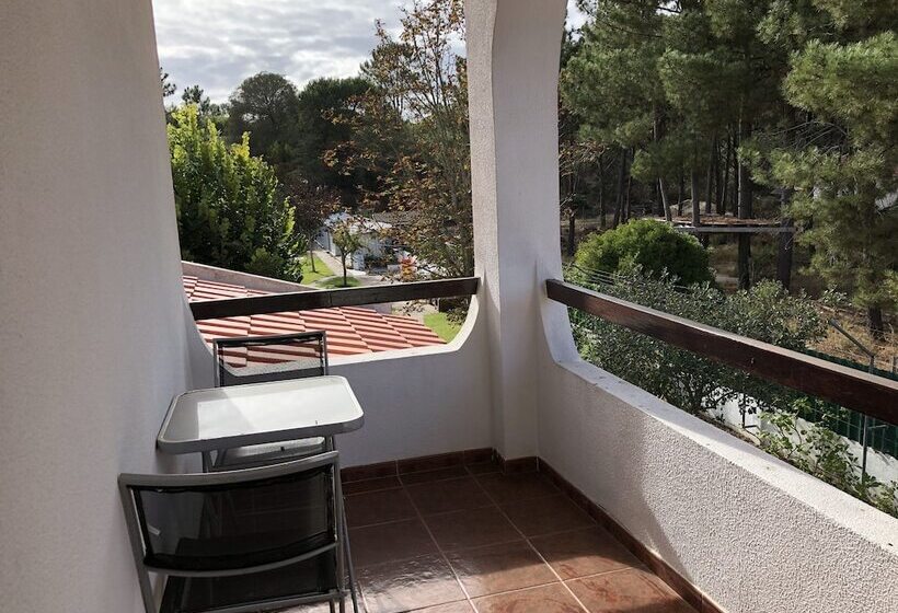 Aroeira’s Paradise Villa With Pool