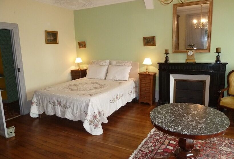 צימר Chateau De Clusors