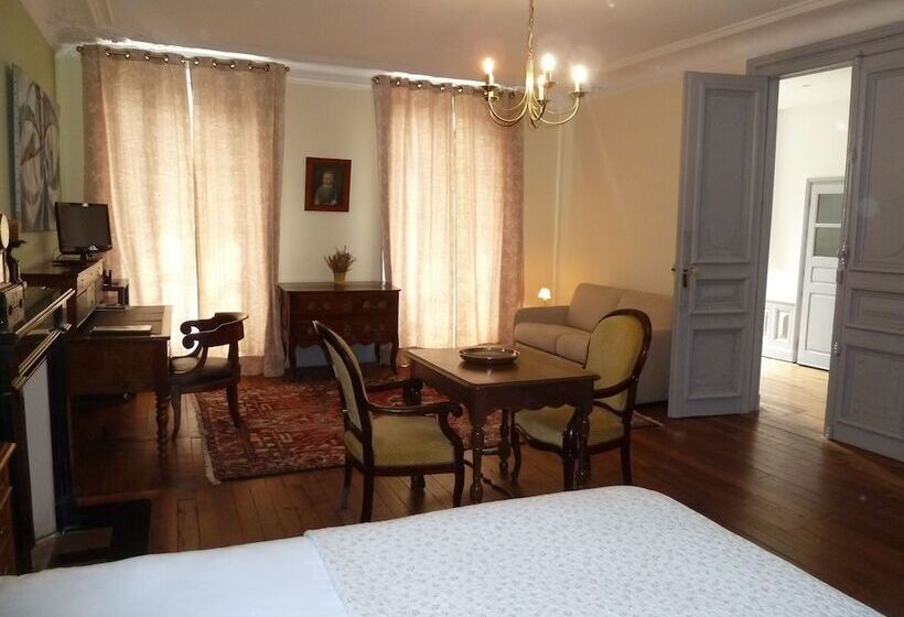 צימר Chateau De Clusors