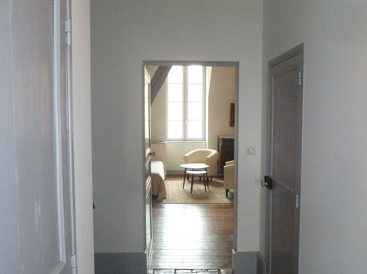 צימר Chateau De Clusors