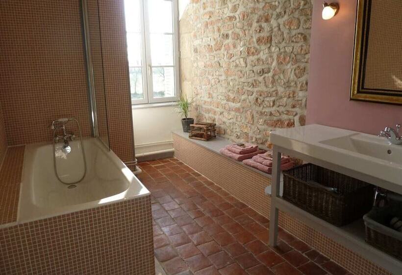 צימר Chateau De Clusors