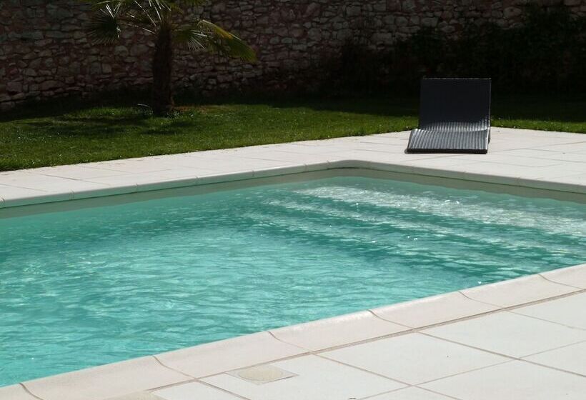 צימר Chateau De Clusors