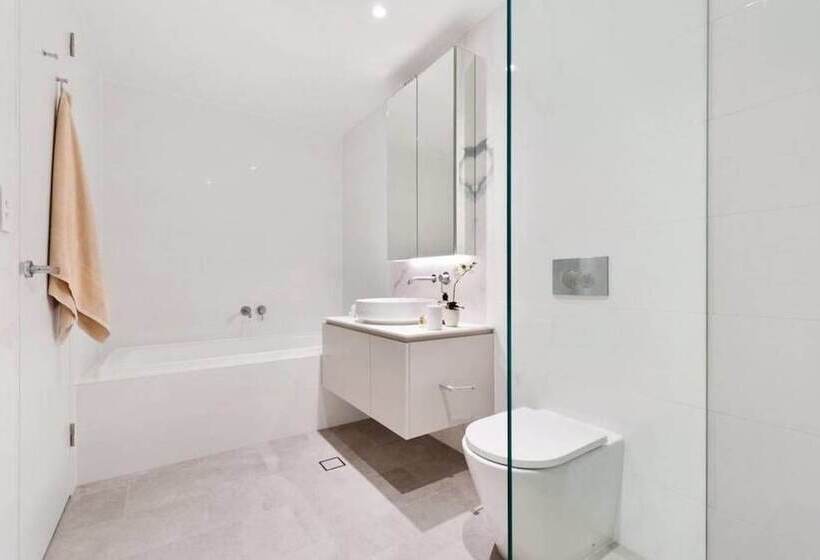 Brand New Lux Water View 3bd With Parking