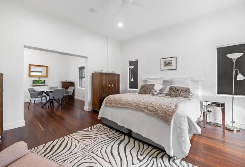 Deco Beach Luxury Apartments