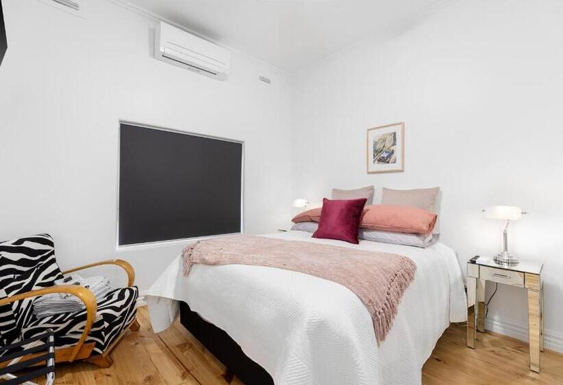 Deco Beach Luxury Apartments