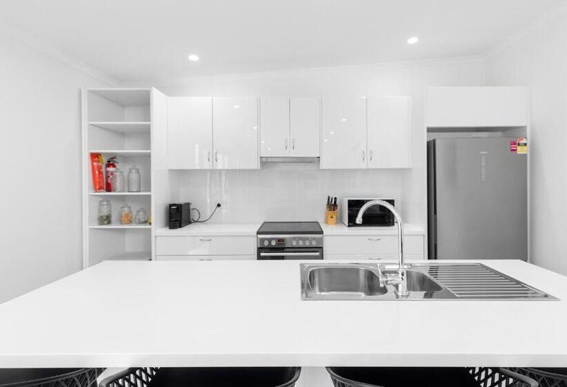 Deco Beach Luxury Apartments