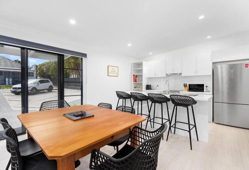 Deco Beach Luxury Apartments