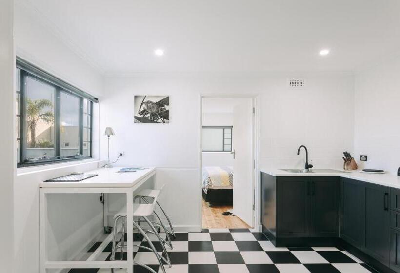 Deco Beach Luxury Apartments