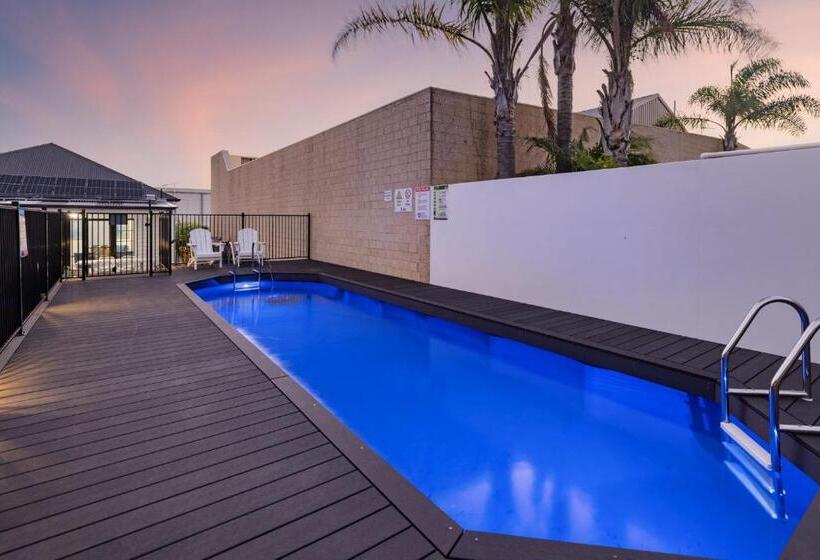 Deco Beach Luxury Apartments