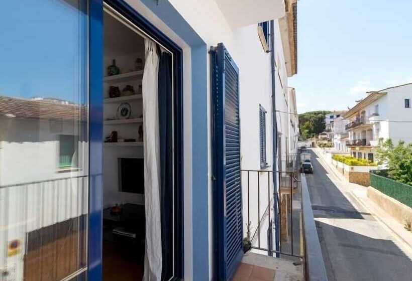 Family Flat With Parking Near Beach