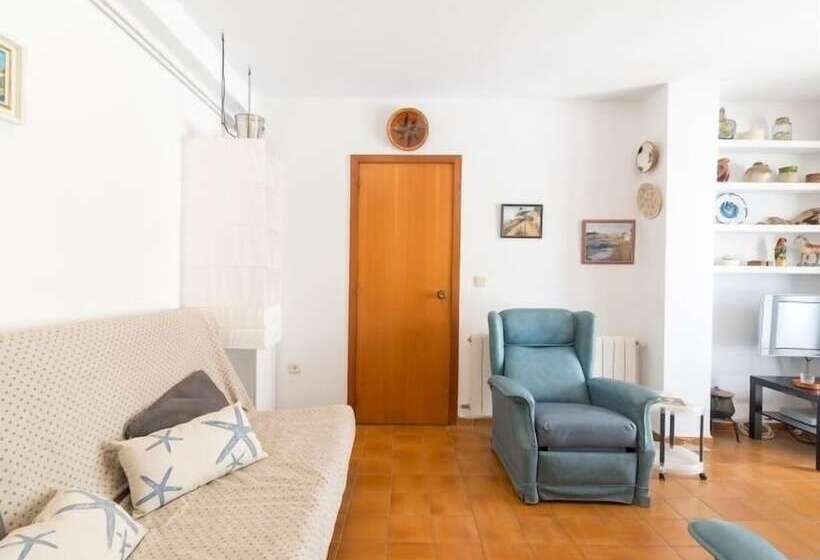 Family Flat With Parking Near Beach