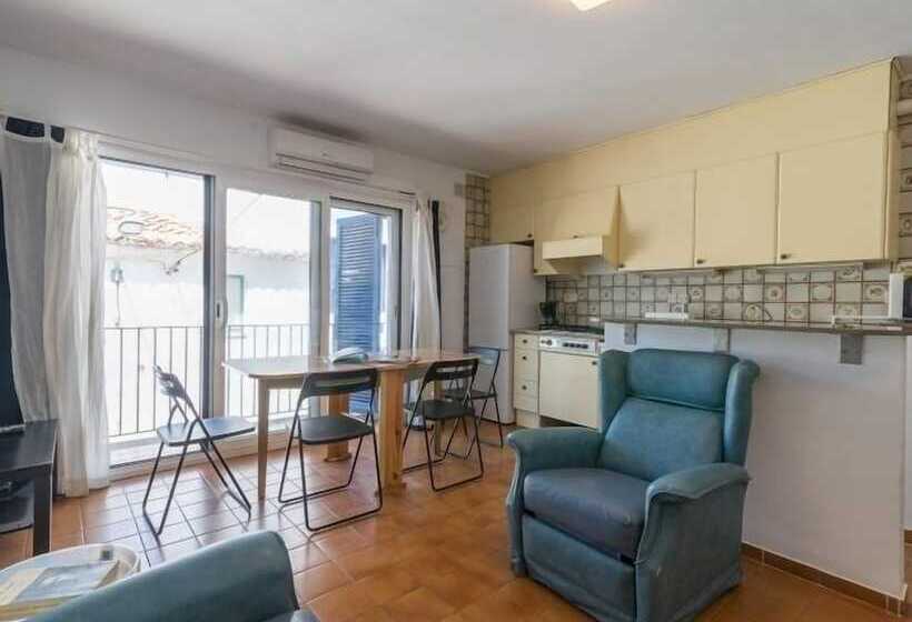 Family Flat With Parking Near Beach