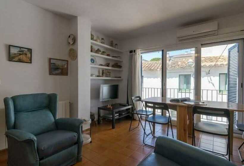 Family Flat With Parking Near Beach