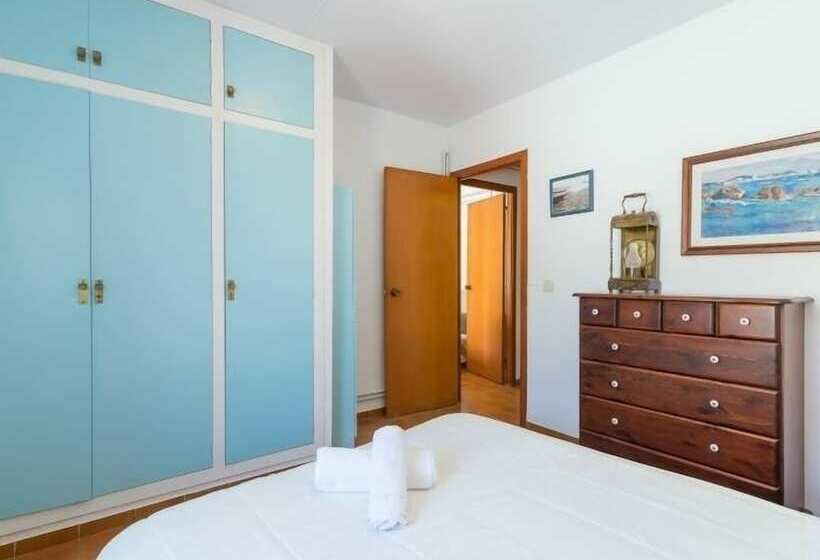 Family Flat With Parking Near Beach