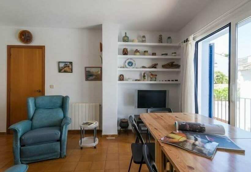 Family Flat With Parking Near Beach