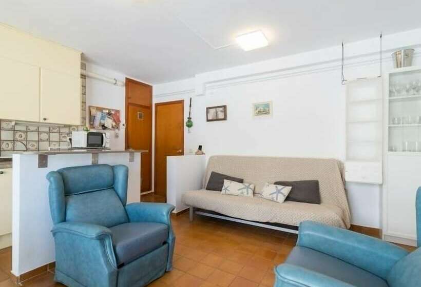 Family Flat With Parking Near Beach