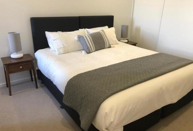 Отель Herald Executive Apartments