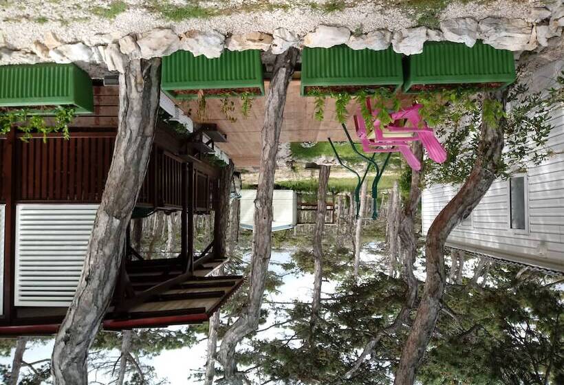 בית מלון כפרי Kamp Planik  Campsite