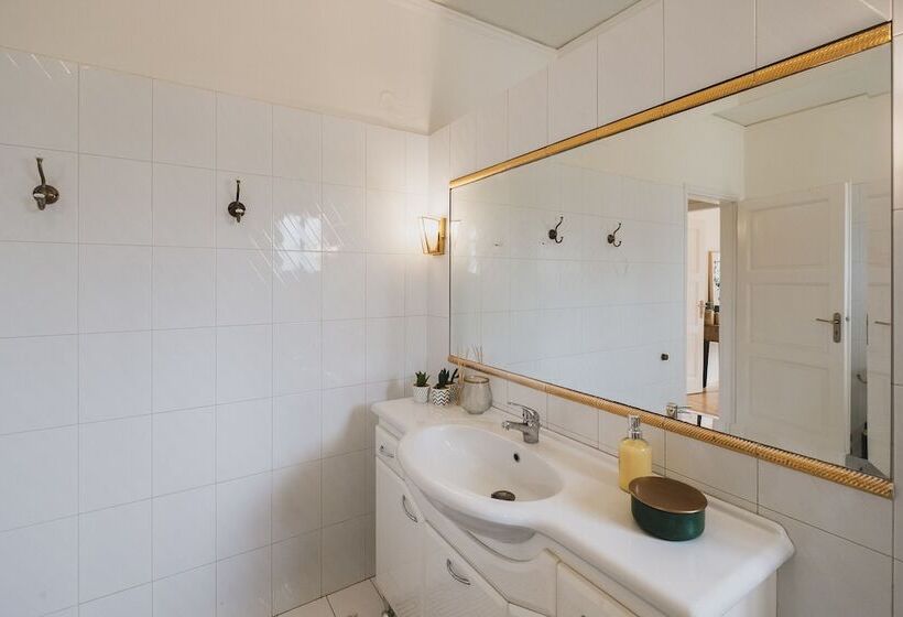 Mid Century Modern Villa Vintage Charm
