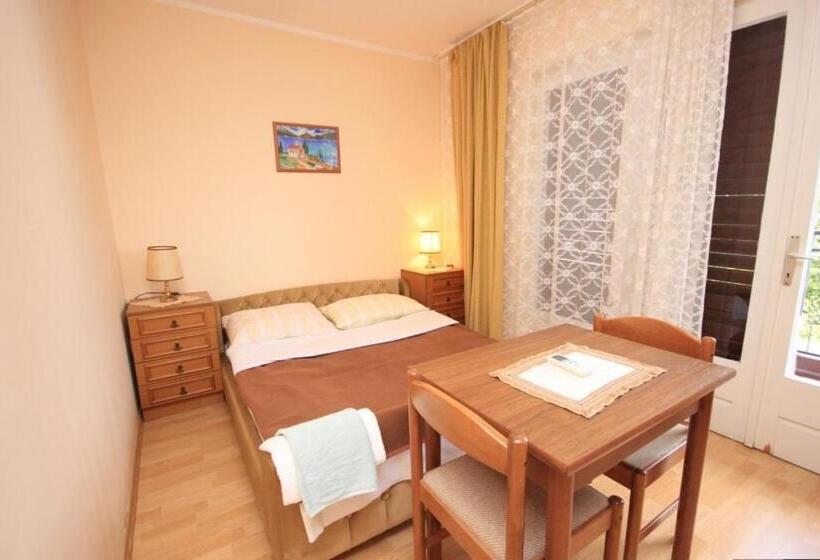 پانسیون Apartments & Rooms Ribarić