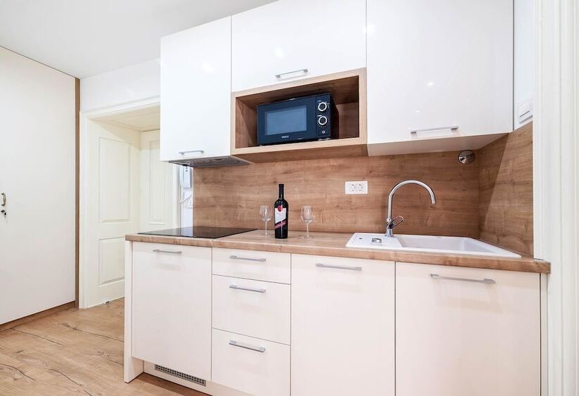 Rialto Luxury Apartment