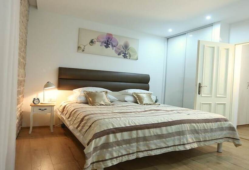 Rialto Luxury Apartment