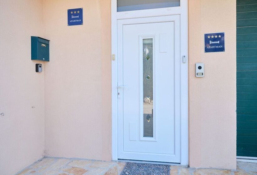 Seaview Apartment Kia By Litto