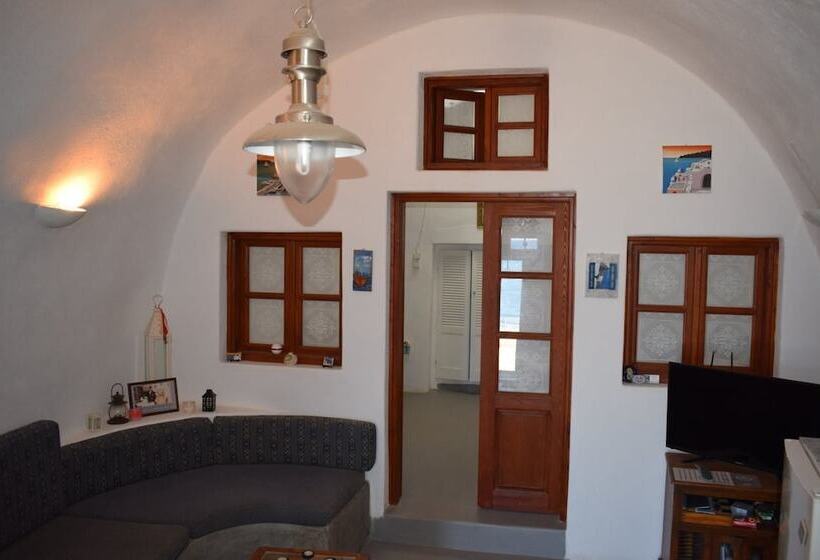 Tzannis Cave House