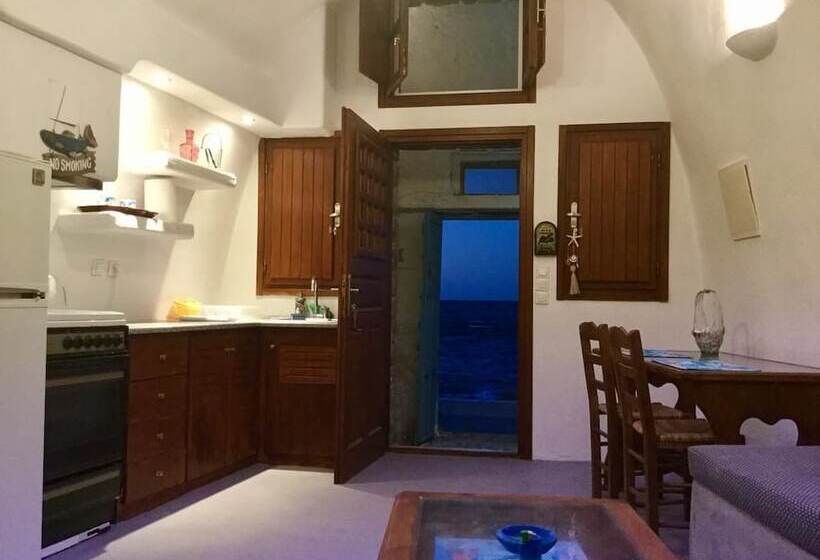 Tzannis Cave House