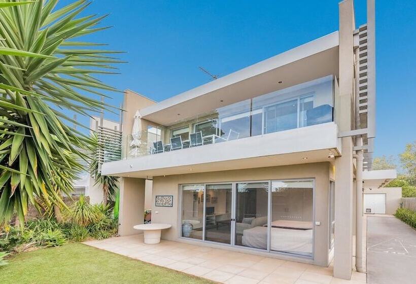 9 Charmandene Court, Cowes