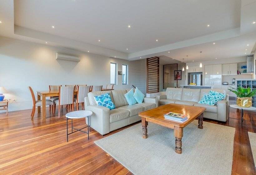 9 Charmandene Court, Cowes