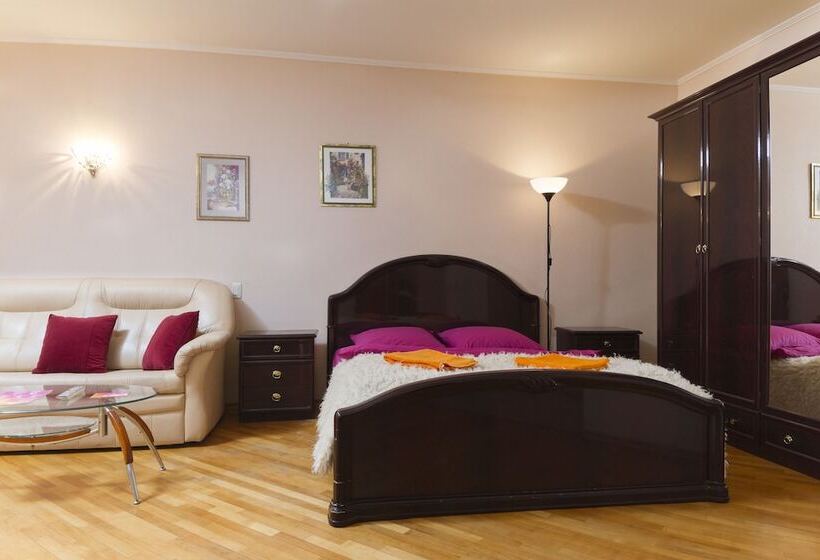 Apartment On Belkina 8b