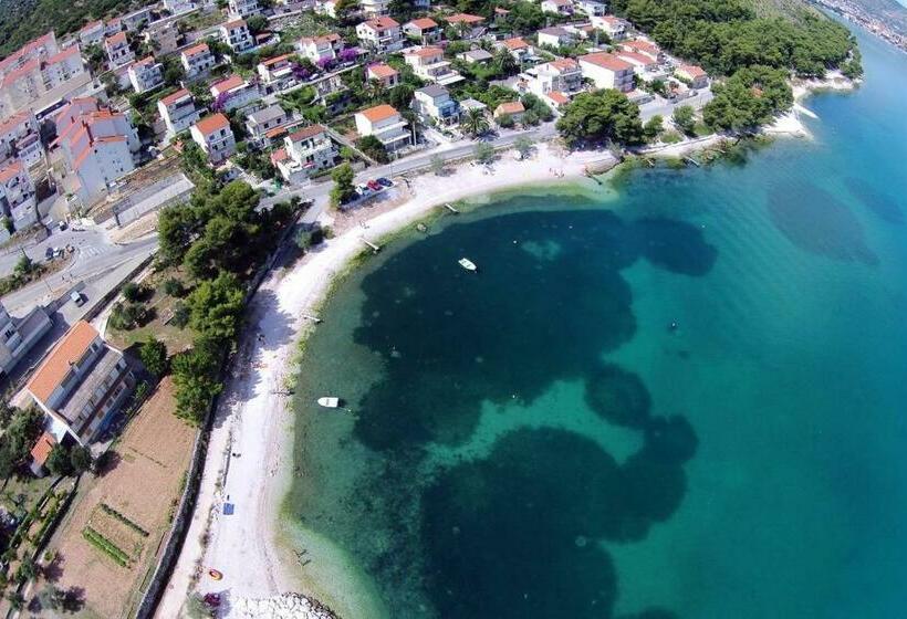 Apartments By The Sea Mastrinka, Ciovo   15226