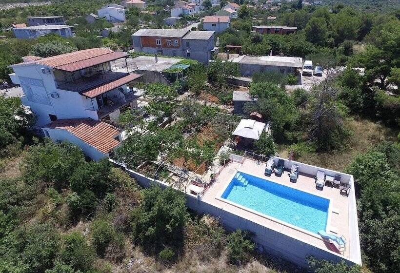 Apartments Villa Velin