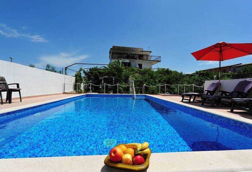 Apartments Villa Velin