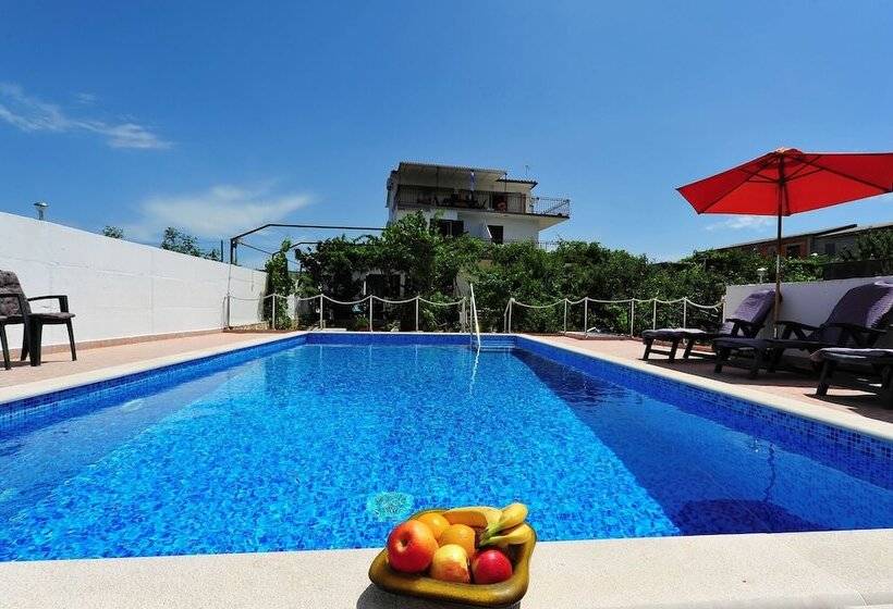 Apartments Villa Velin