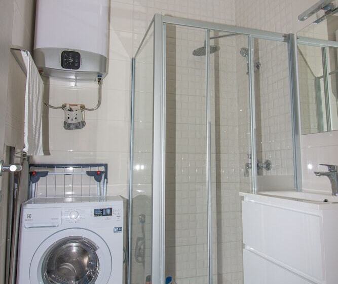 Brand New Suite Next To Palace & Beach