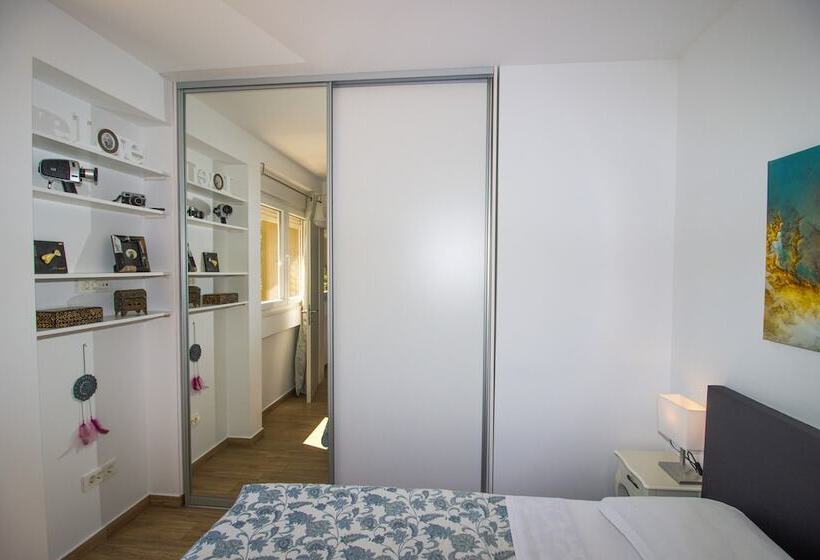 Brand New Suite Next To Palace & Beach