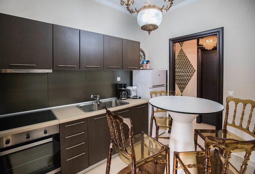 Gold Residences   Free Parking