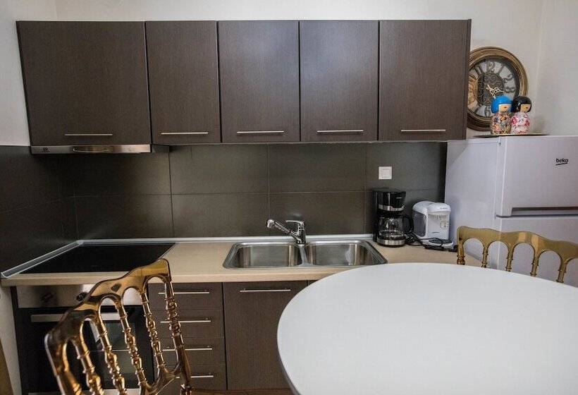 Gold Residences   Free Parking