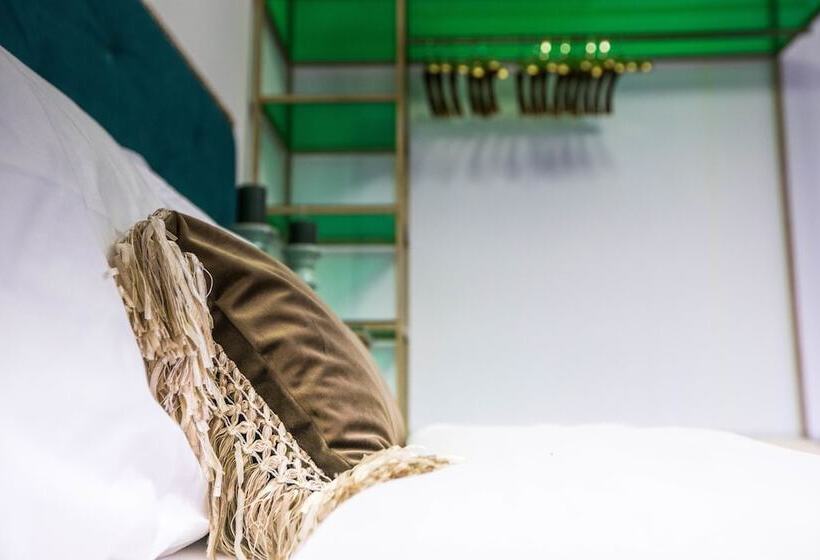 Gold Residences   Free Parking