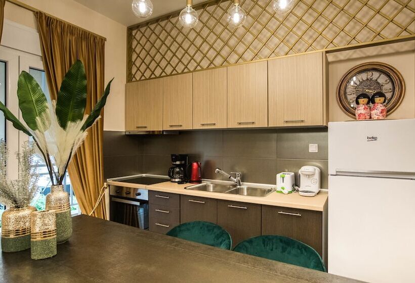 Gold Residences   Free Parking