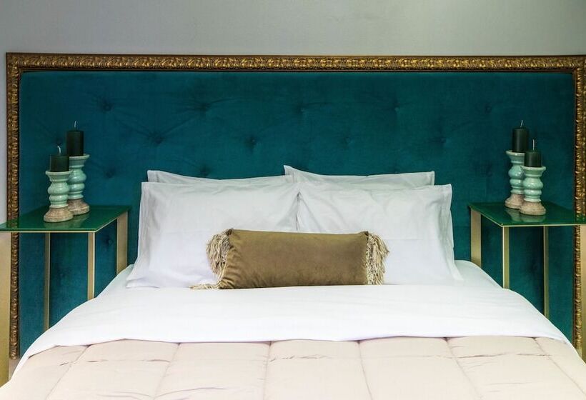 Gold Residences   Free Parking