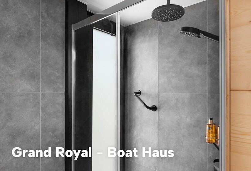هتل Boat Haus Mediterranean Experience Alcaidesa  La Linea