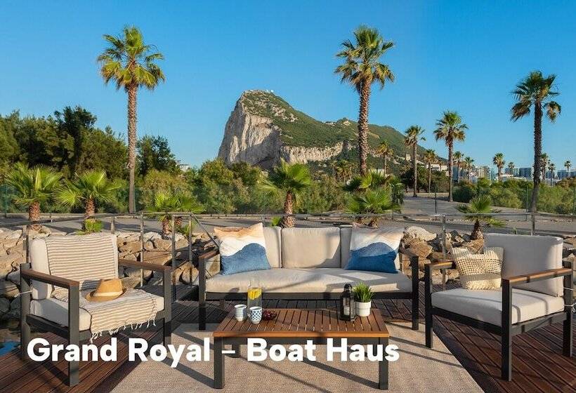 هتل Boat Haus Mediterranean Experience Alcaidesa  La Linea