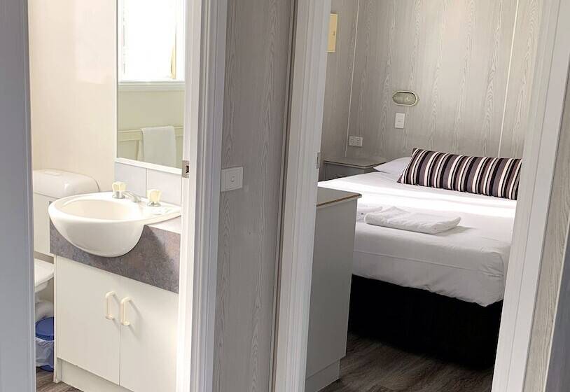 בית מלון כפרי Holbrook Motor Village