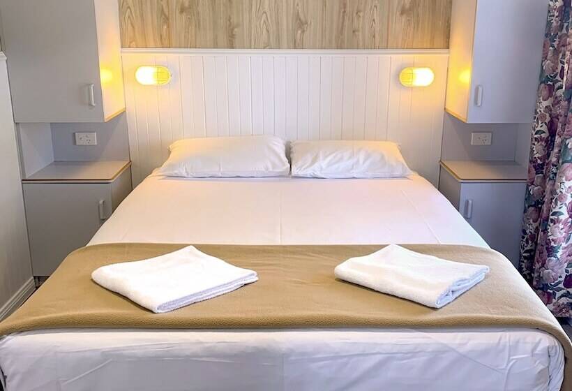 בית מלון כפרי Holbrook Motor Village