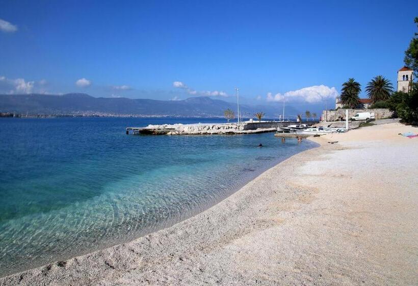 Luxury House With Pool