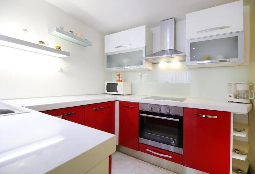 Luxury House With Pool